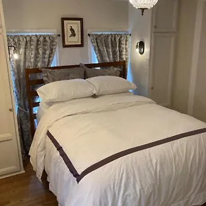 Pineapple House, Spacious 1st Floor Apartment! Center! 96 Walk Score! Free Parking! Denver